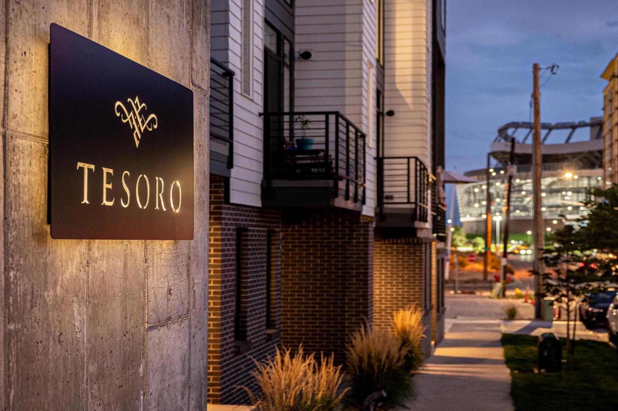 Luxurious Escape - Walk To Empower Field - Tesoro Villa Denver Bagian luar foto